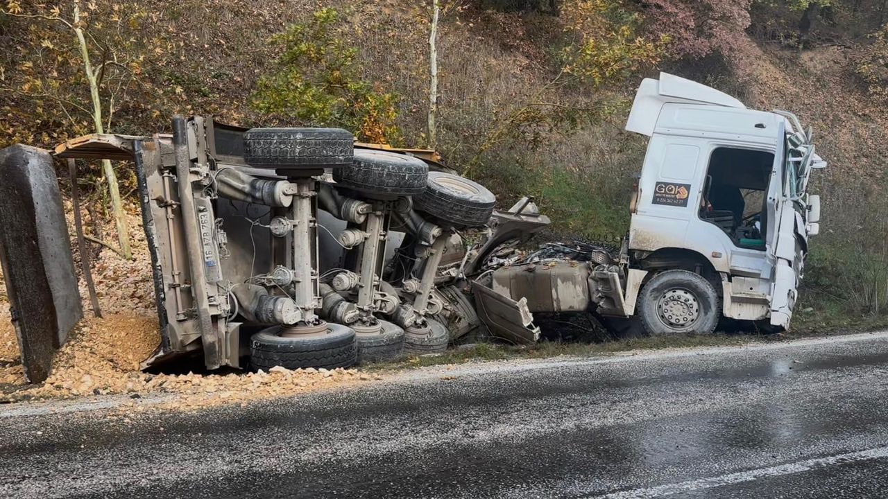 Bursa'da İki Ayrı Kaza: Aynı Aileden 3 Yaralı