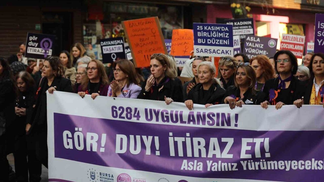 Bursa'da Kadına Yönelik Şiddete Hayır Yürüyüşü