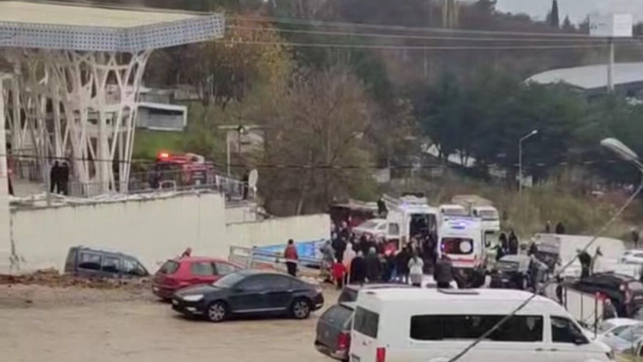 Bursa'da Kapalı Pazar Alanında Dumandan Panik