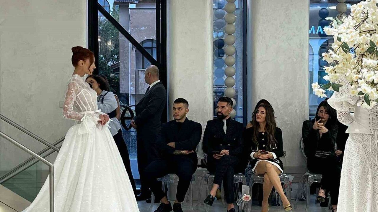 Bursa'da Muhteşem Gelinlik Defilesi Şov Gibi Geçti