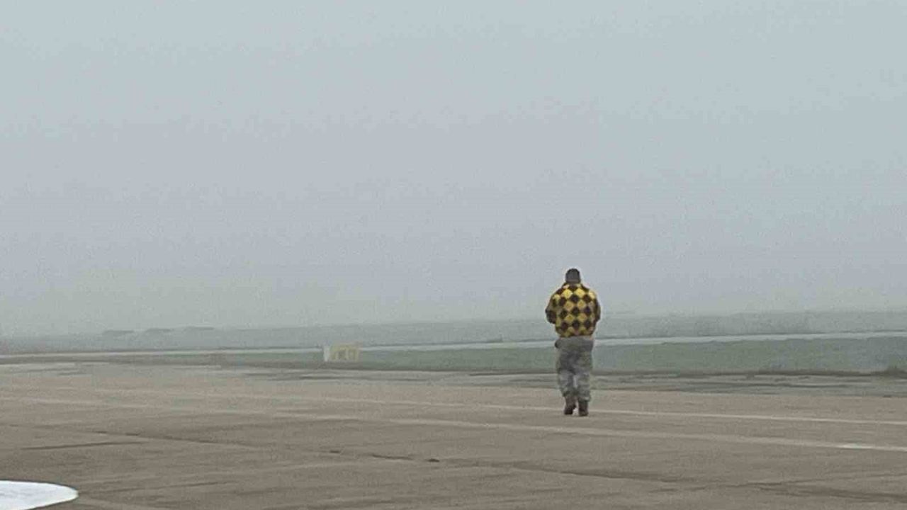 Bursa'da Şehitleri Taşıyan Uçak Sis Nedeniyle Pisti Geçti