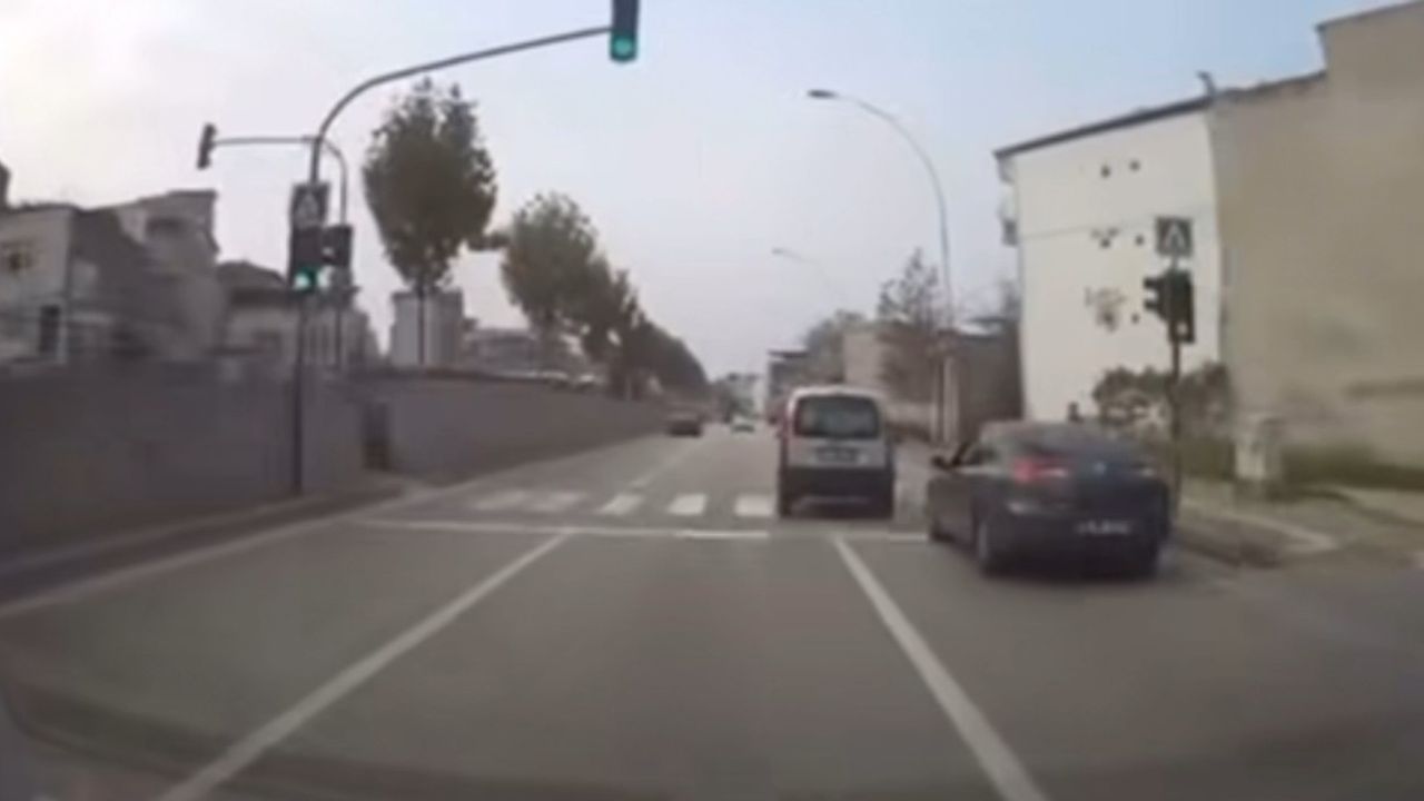 Bursa'da Trafik Kazaları Araç Kameralarına Yansıdı