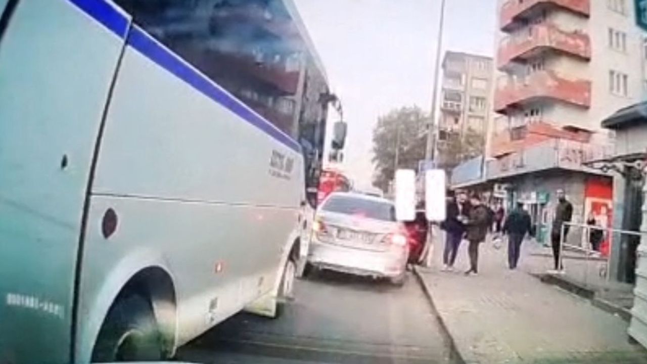 Bursa'da Yol Verme Kavgası Kameralara Yansıdı
