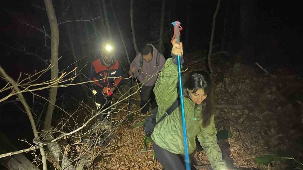 Bursa'da Yürüyüş Esnasında Mahsur Kalan İki Kişi Kurtarıldı