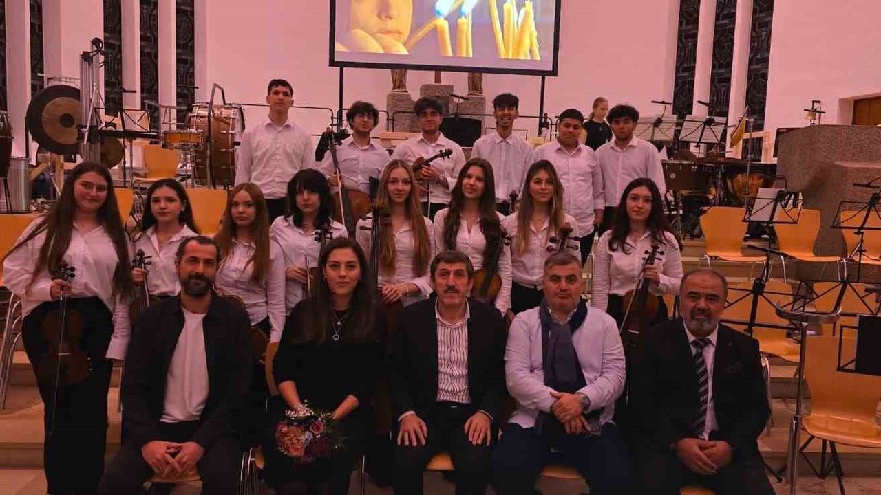 Bursalı Öğrenciler Almanya'da Alkışlandı