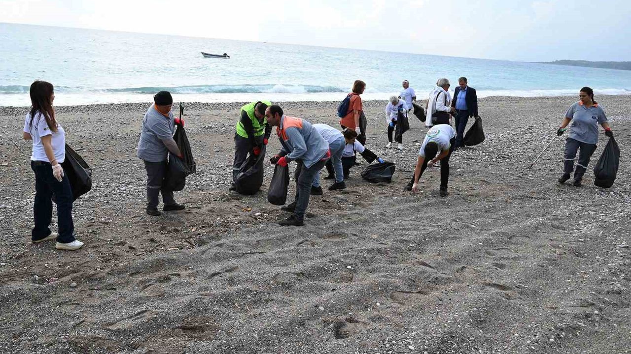 Çamyuva Sahili'nde Temizlik Etkinliği