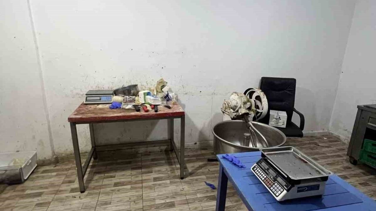 Çanakkale'de Hijyenik Olmayan Şarküteri İşletmesine Cezai İşlem