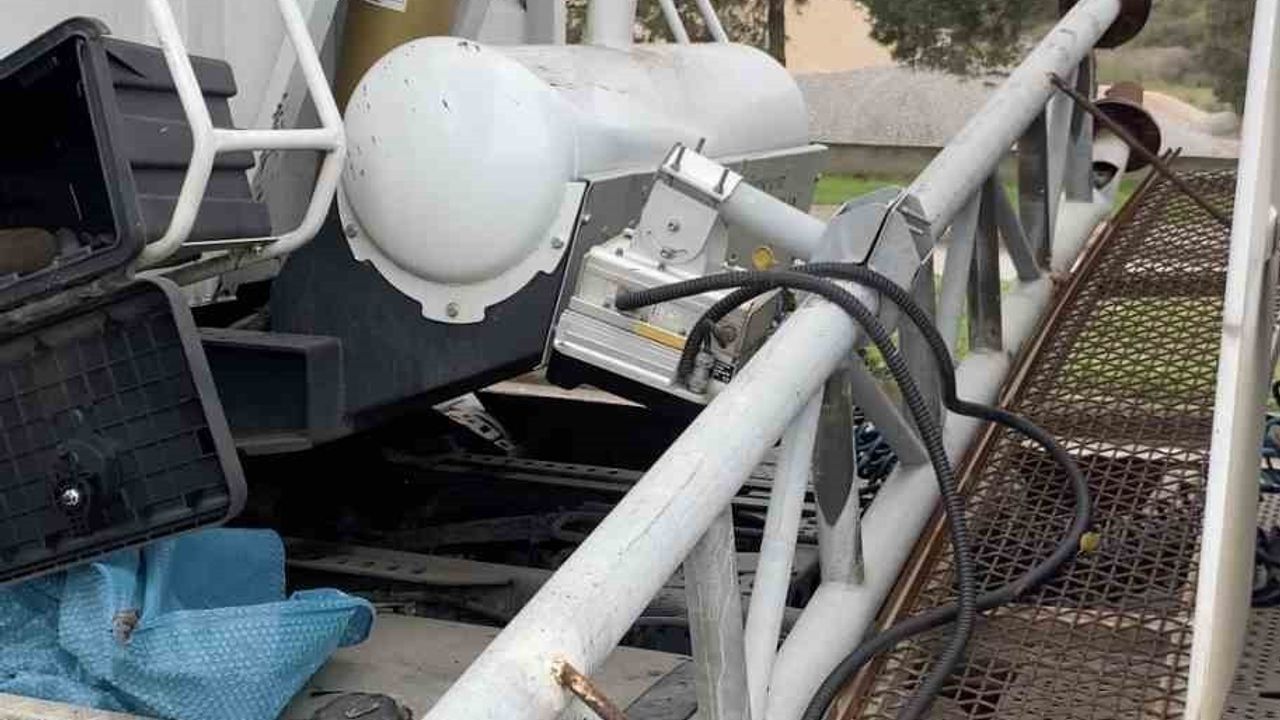 Çanakkale'de Tırın Dorseye Çarpması Sonucu PTS Devrildi