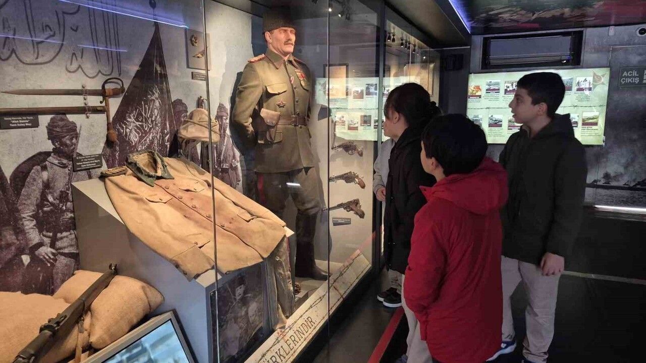 Çanakkale Savaşları Tırı Düzce'de Büyük İlgi Gördü