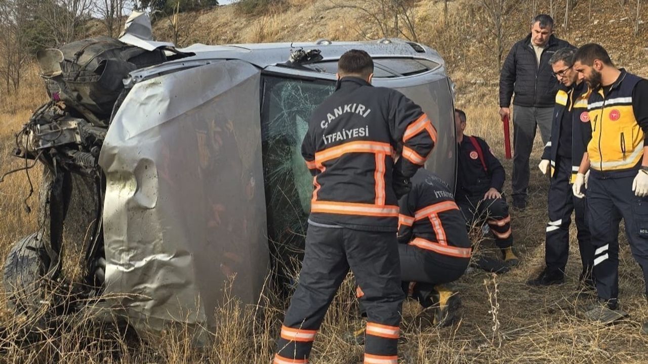 Çankırı'da Takla Atan Araçta Yaralı Var