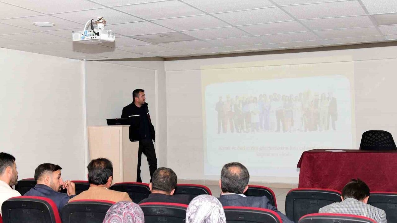 Çatak'ta Servis Şoförleri ve Rehber Personellere İş Sağlığı Eğitimi