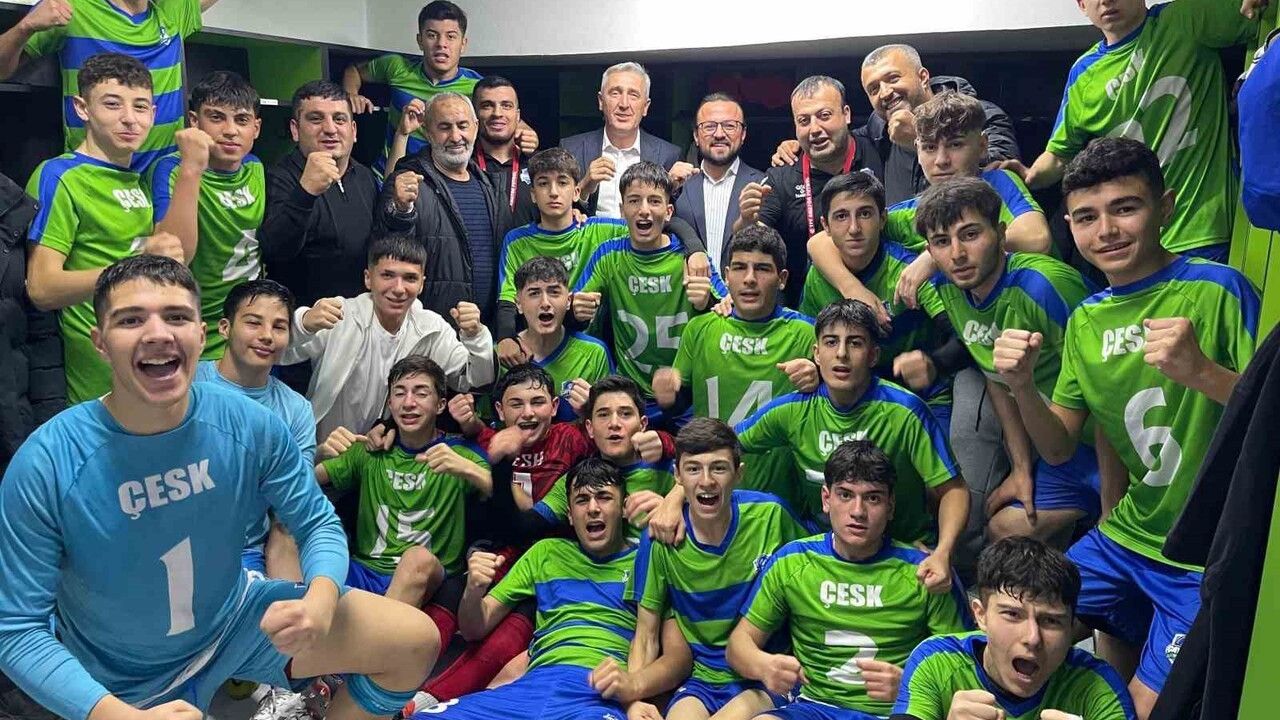 Çayırova Belediyesi U-16 Takımı Şampiyonluk Yaşadı
