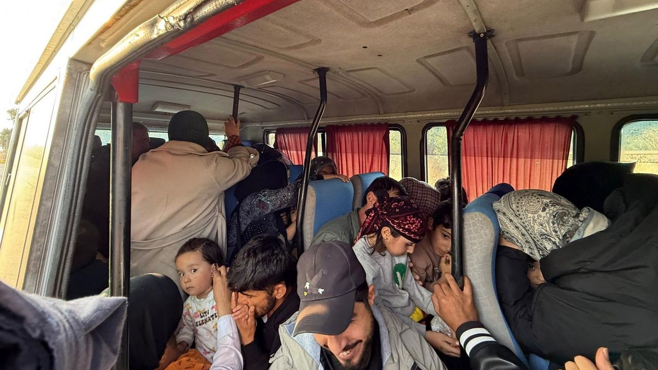 Çeşme'de Düzensiz Göçmen Operasyonu: 40 Yakalandı