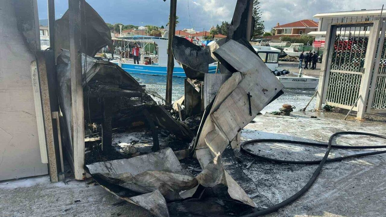 Çeşme'de Yangın: 7 Tekne Alevlere Kapıldı
