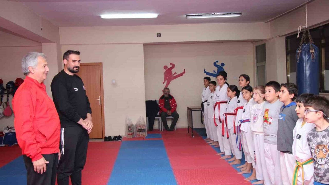 Çeyrek Asırlık Vefa: Milli Takım Antrenörü Ekrem Keskin'in Anlamlı Ziyareti