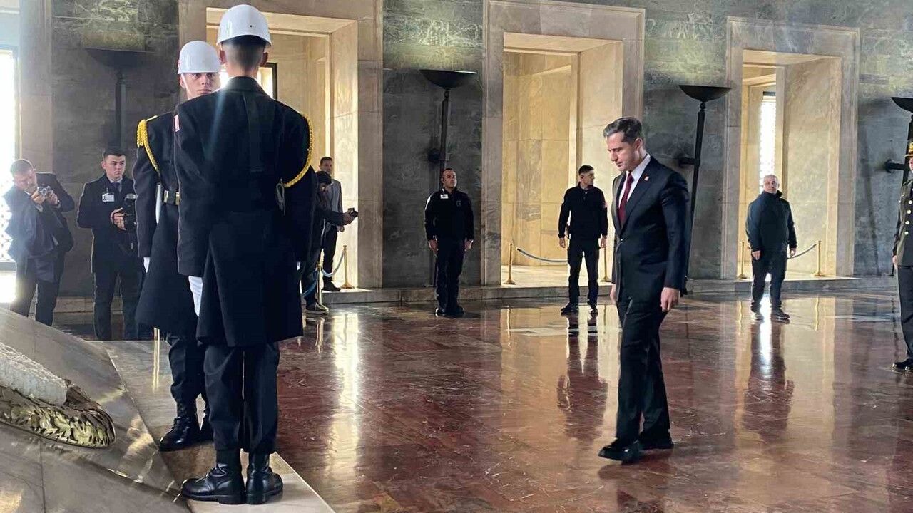 CHP'den Anıtkabir Ziyareti