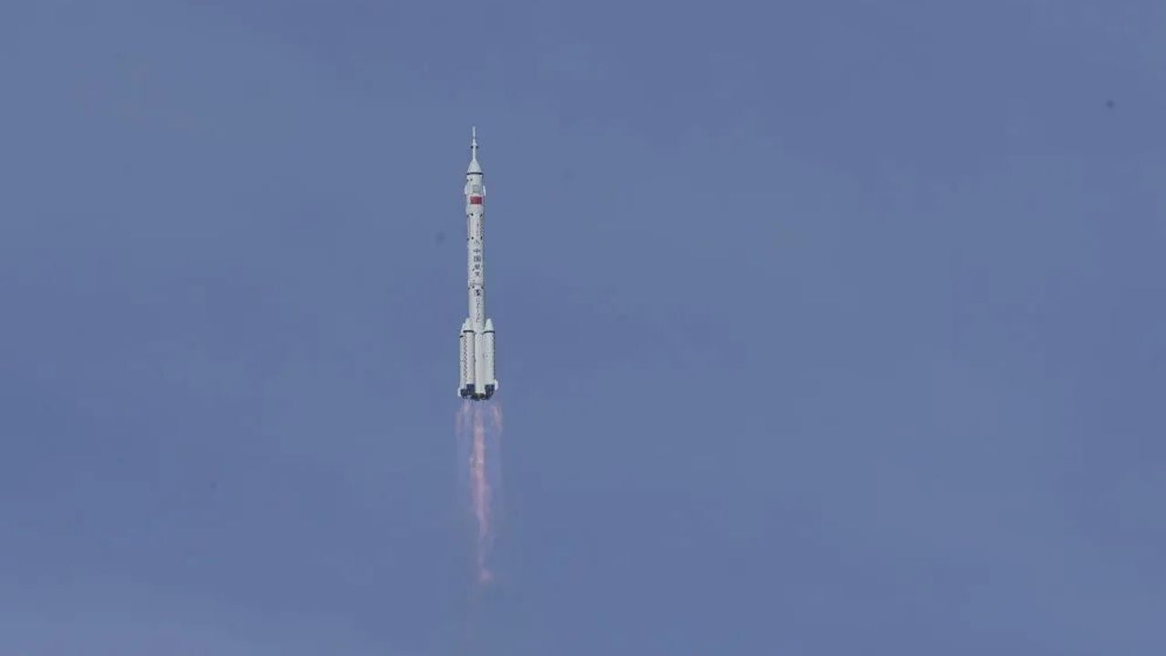 Çin'in Shenzhou-22 Uzay Aracı Başarıyla Yörüngeye Gönderildi