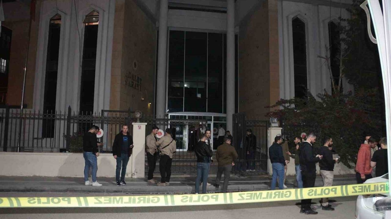 Cizre Adliyesi Önünde Silahlı Saldırı: İki Yaralı