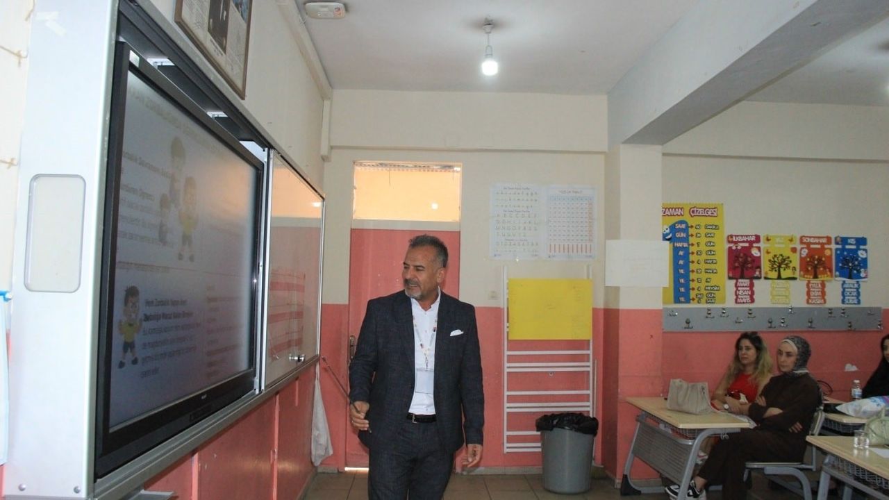 Cizre'de Akran Zorbalığına Karşı Eğitim Semineri Düzenlendi