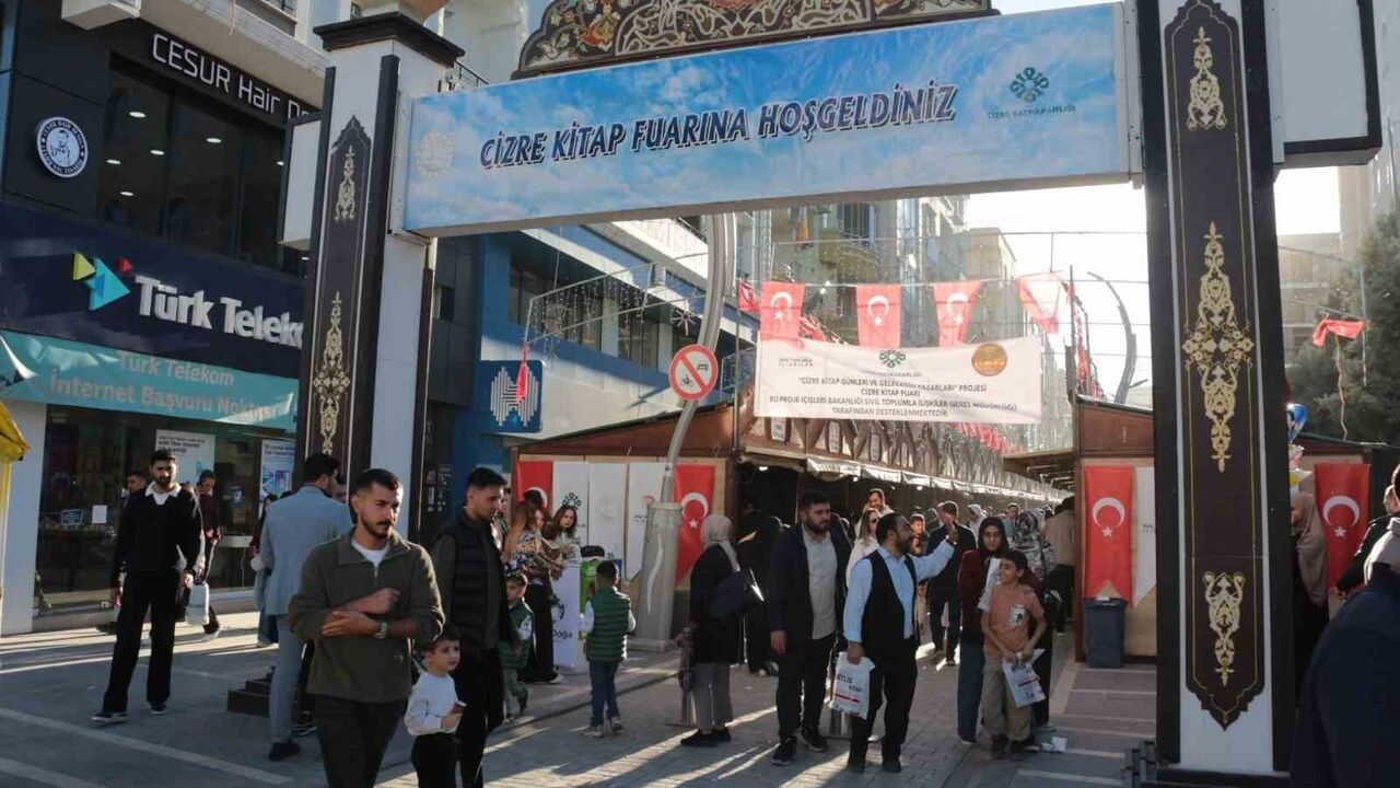 Cizre'de Yoğun İlgiyle Açılan Kitap Fuarı