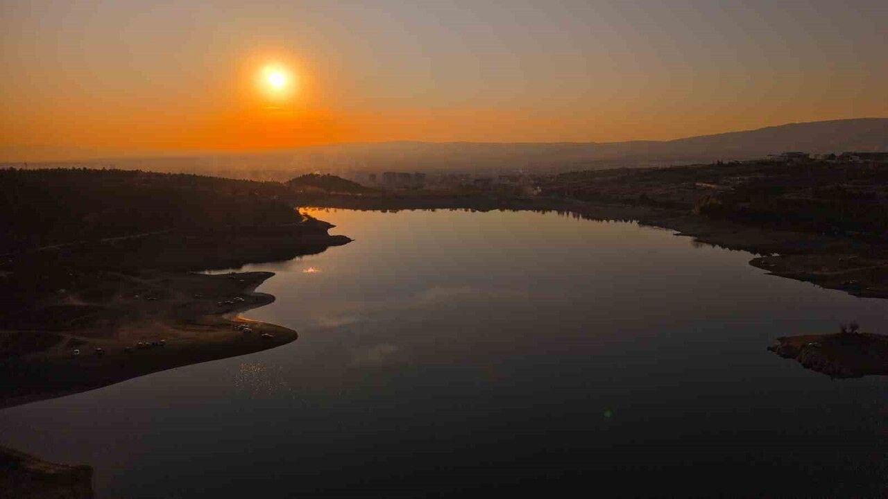 Çomar Barajı: Gün Batımının Büyüleyici Görüntüsü