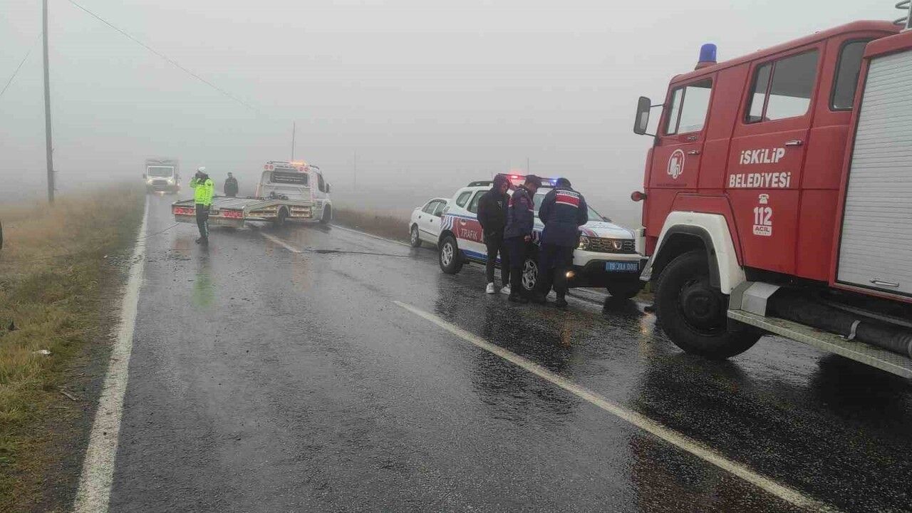 Çorum'da Sis Nedeniyle Zincirleme Kaza: 5 Yaralı