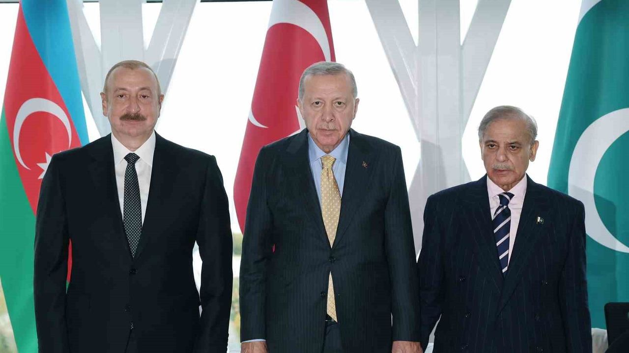 Cumhurbaşkanı Erdoğan, Azerbaycan ve Pakistan Liderleriyle Bakü'de Görüştü