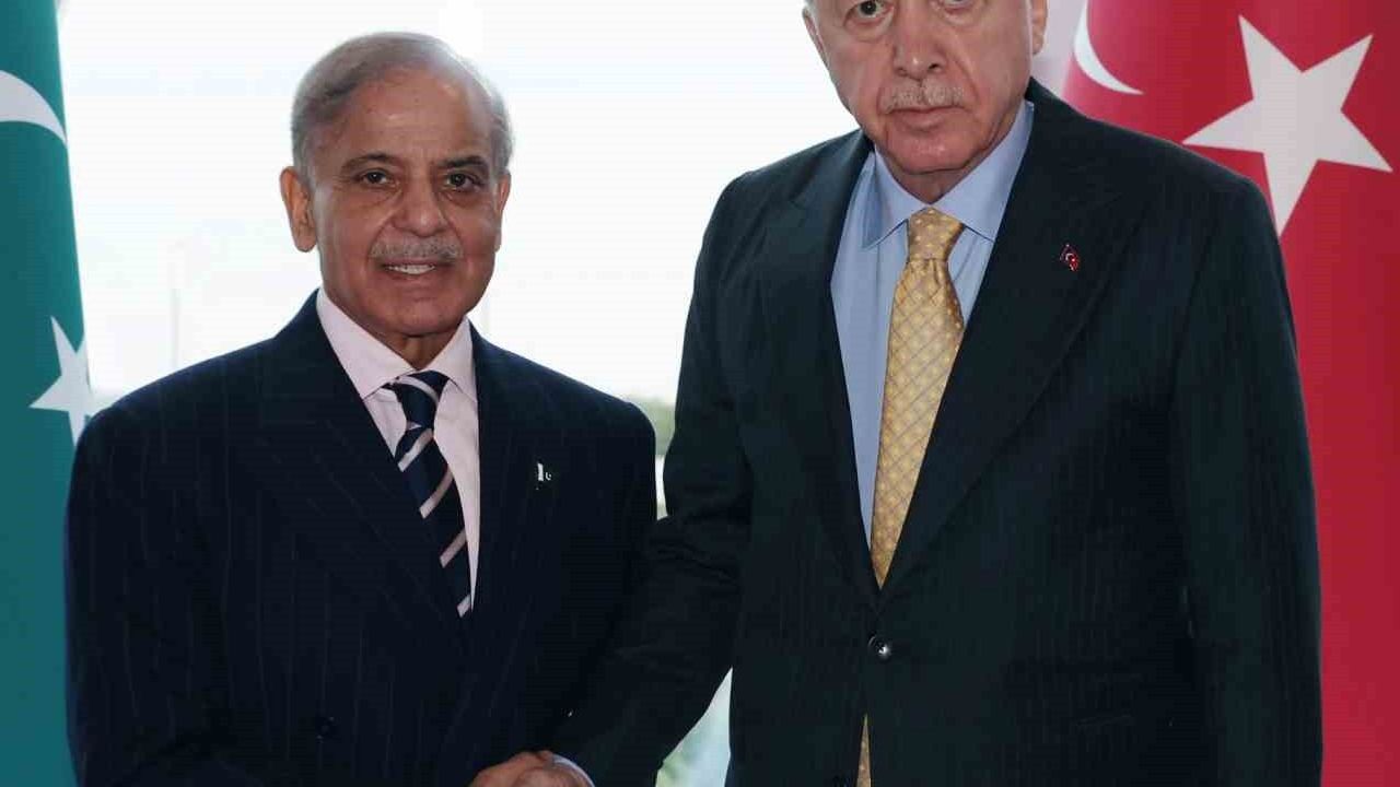 Cumhurbaşkanı Erdoğan, Bakü'de Pakistan Başbakanı Şerif ile Görüştü