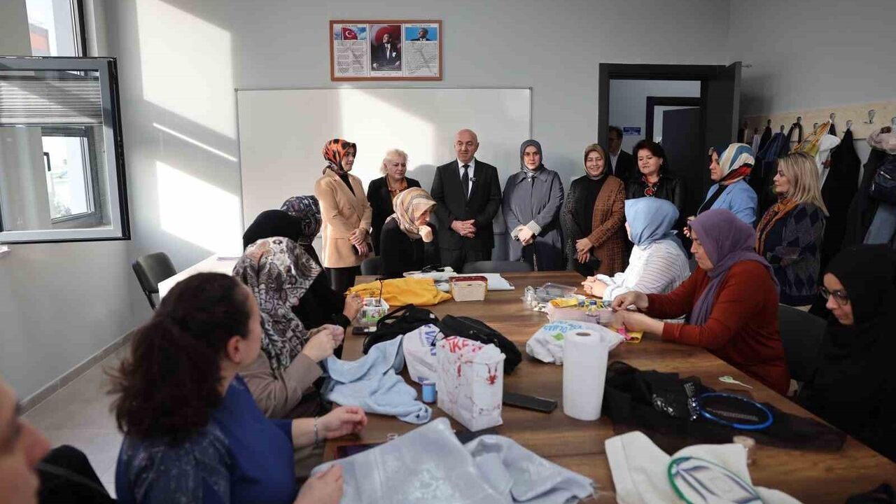 Darıca'da Anneler ve Çocuklar Aynı Çatı Altında Eğitim Alıyor