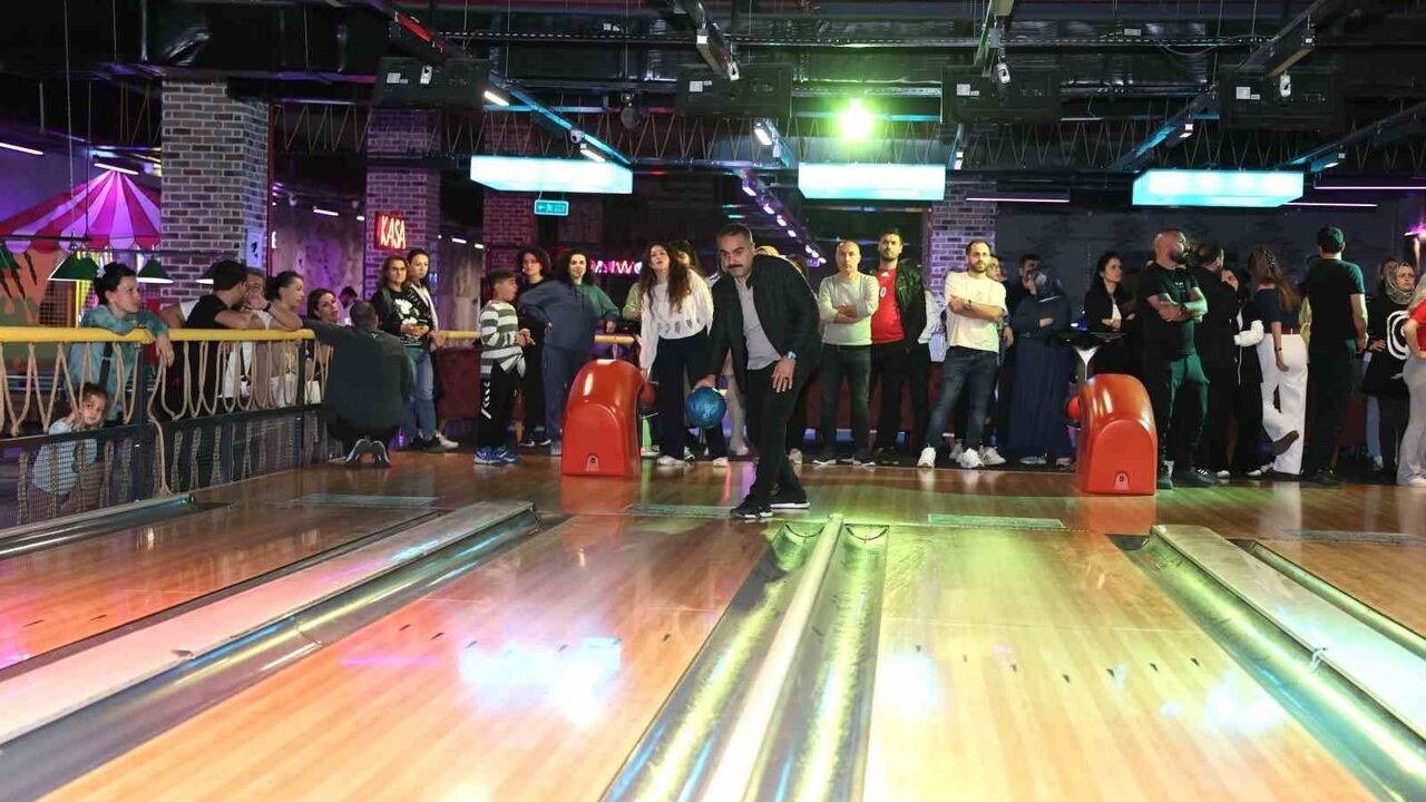Darıca'da Öğretmenler Günü Bowling Turnuvası