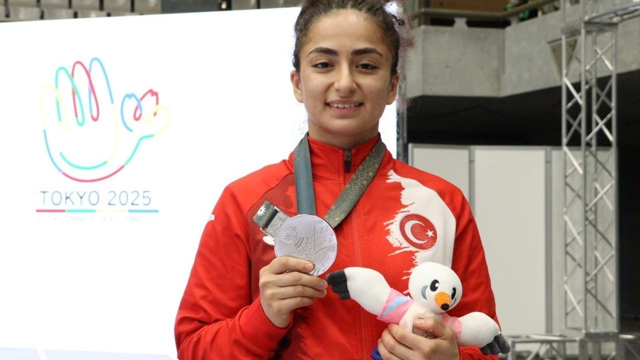 Deaflympics 2025: Buse Tıraş'tan İlk Madalya