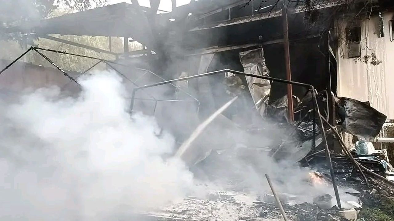 Defne'de Prefabrik Yapıda Yangın: Ofis Kullanılamaz Hale Geldi