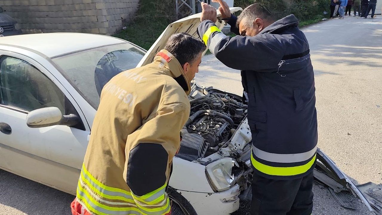 Defne'de Trafik Kazası: 2 Yaralı