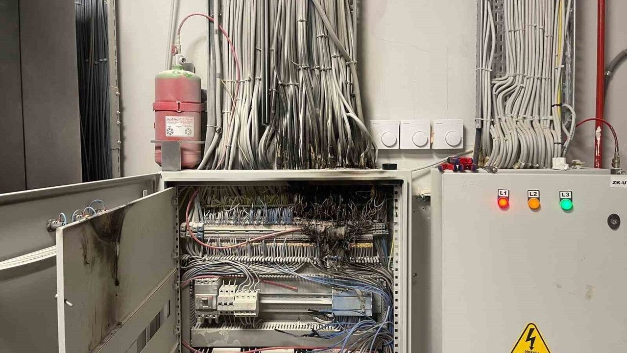 Defne Devlet Hastanesi'nde Yangın Pano Kaynağında Söndürüldü