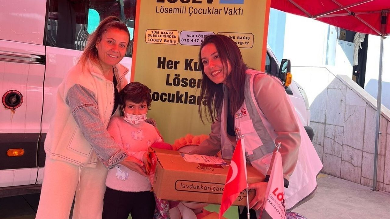 Denizli’de Kanserle Mücadele Eden Ailelere Et Desteği