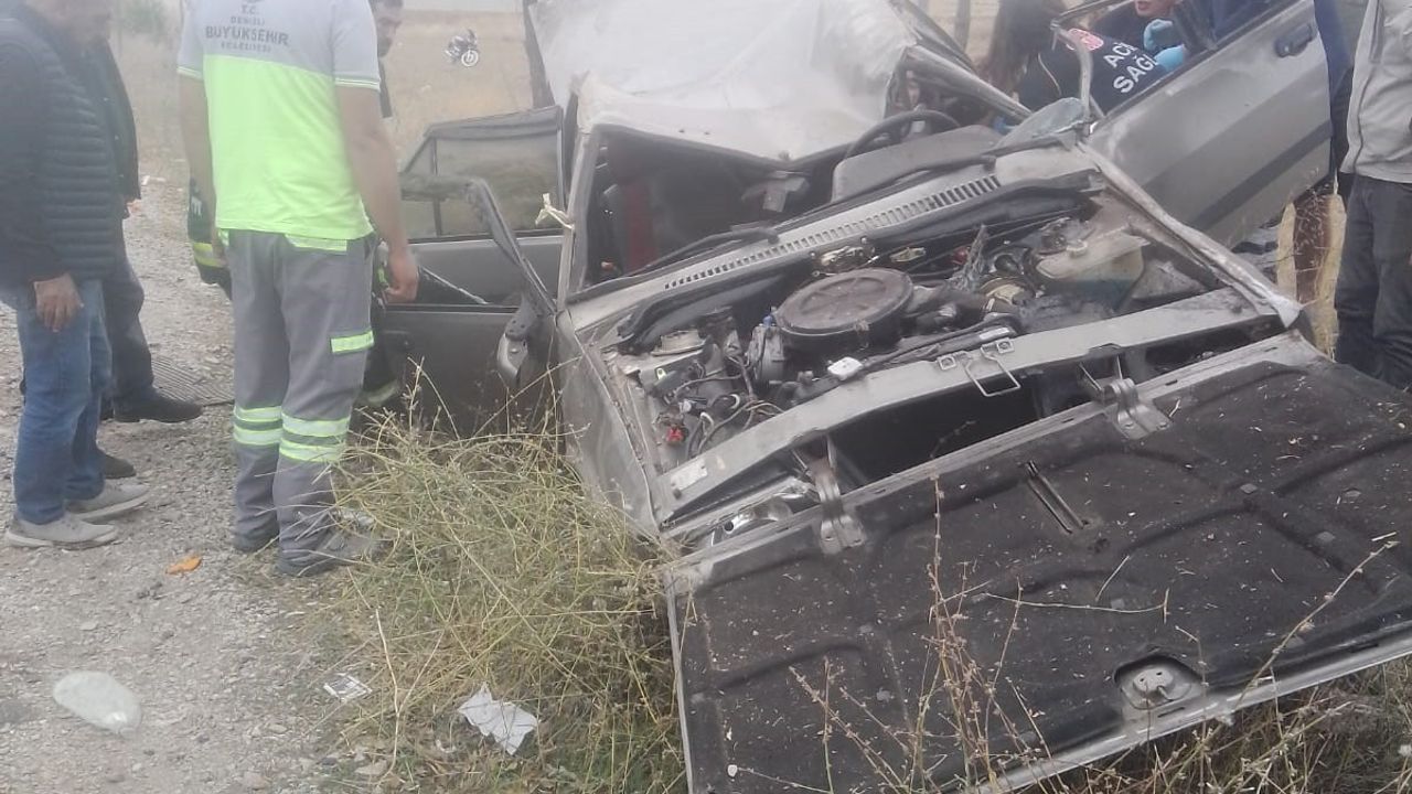 Denizli'de Kaza: Otomobil Hurdaya Döndü, Sürücü Yaralandı