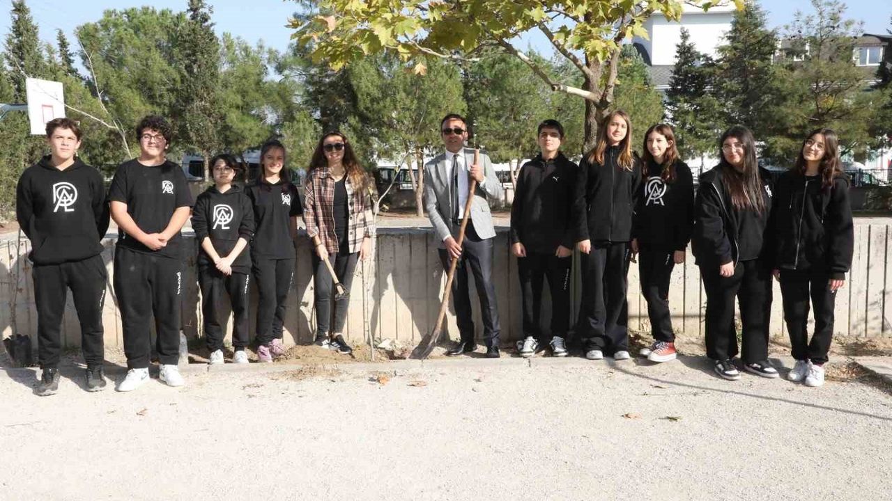 Denizli'de Öğrenciler İklim Değişikliğine Dikkat Çekti