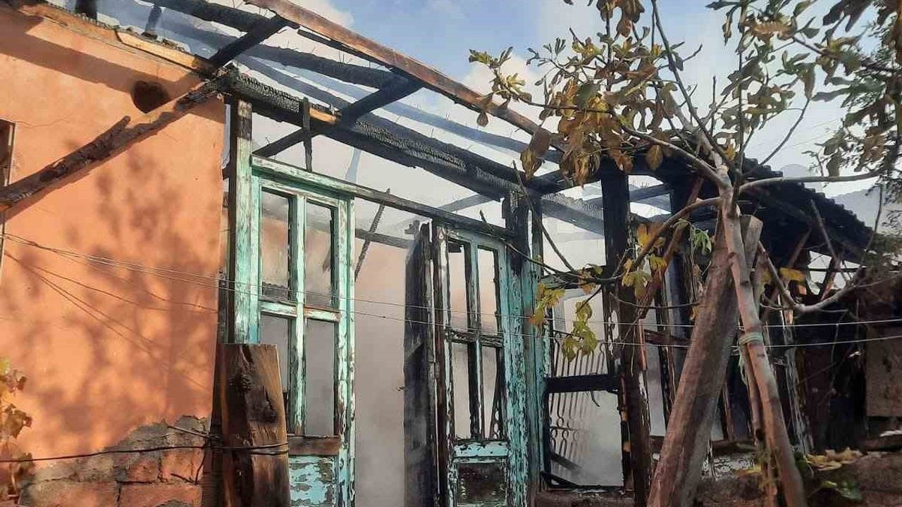 Denizli'de Yangın Felaketi: Boş Ev Kullanılamaz Hale Geldi