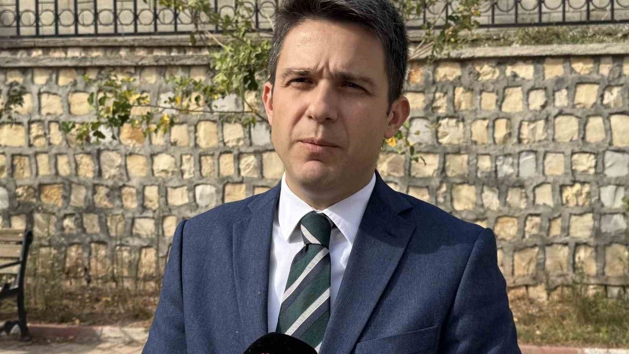 Derik'te Şehit Kaymakam Safitürk Anıldı