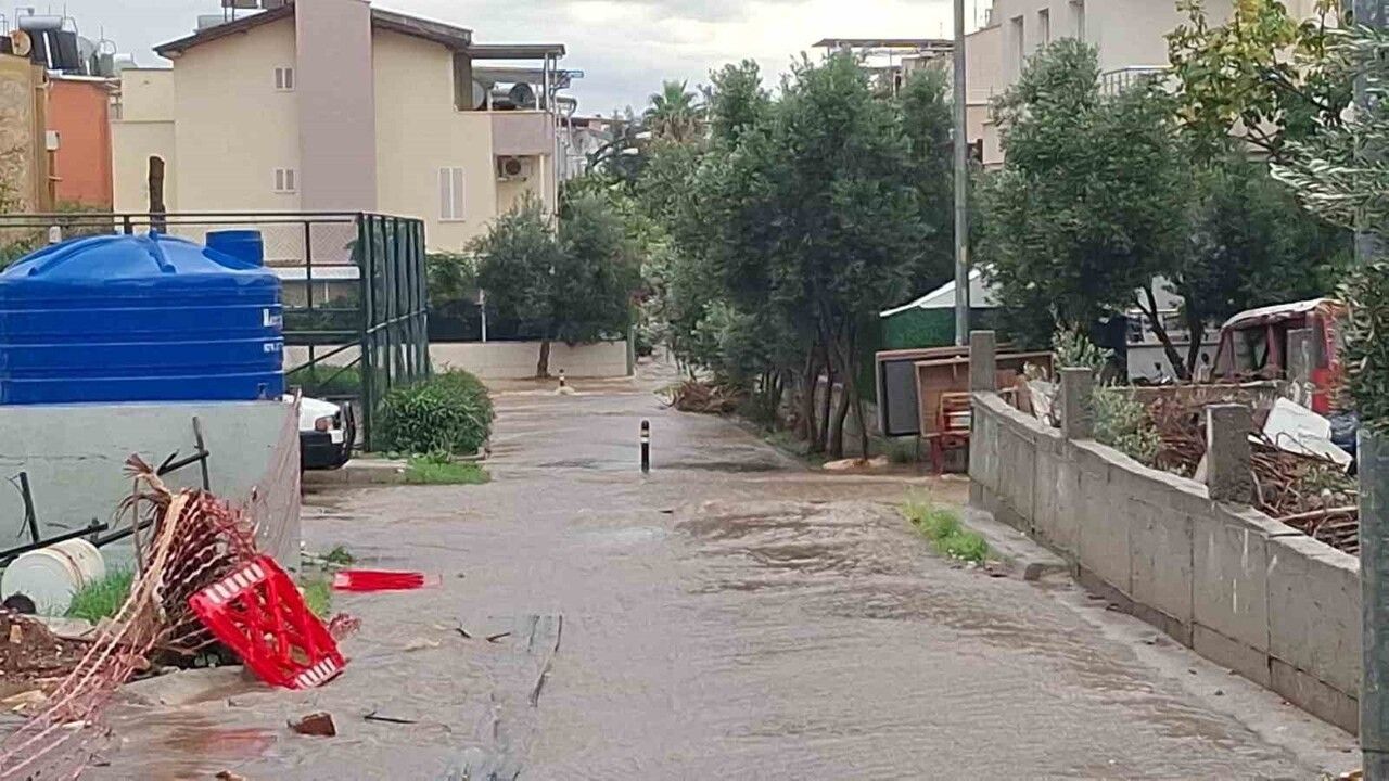 Didim'de Şiddetli Yağış Etkili Oldu