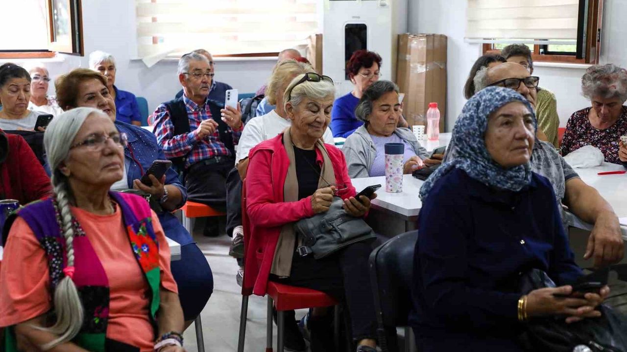 Dijital Çağın Kapıları: 60 Yaş Üzeri İçin Akıllı Telefon Eğitimi