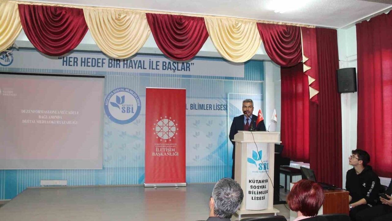 Dijital Okuryazarlık Eğitimi İle Gençler Bilinçleniyor