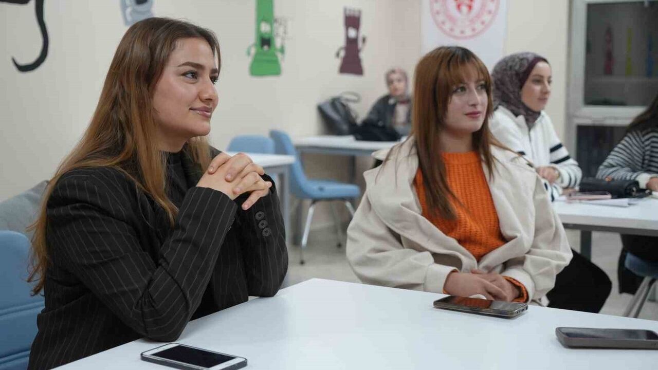 Diksiyon ve Spikerlik Kursuna yoğun ilgi: Muş'ta Yeni Fırsatlar