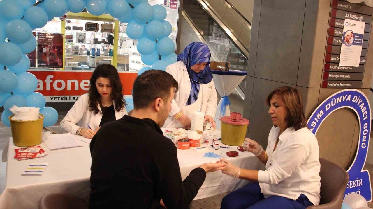 Diyabet Farkındalık Etkinlikleri Fethi Sekin Şehir Hastanesi’nde Gerçekleşti
