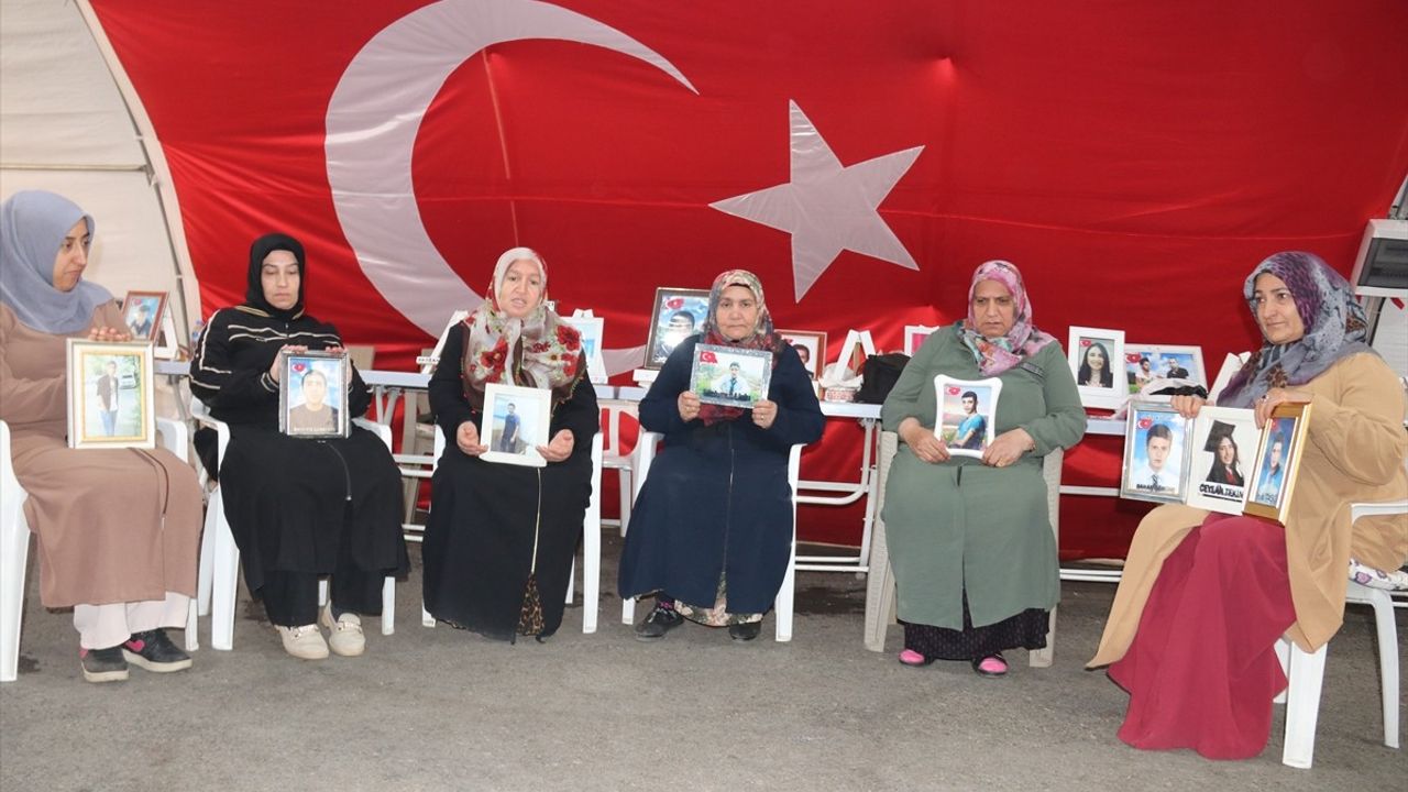 Diyarbakır Anneleri Evlatları İçin Mücadele Ediyor