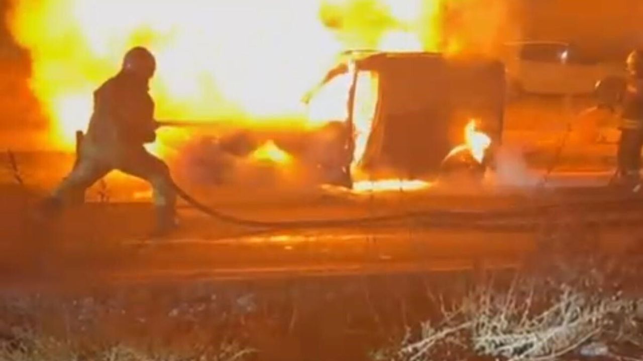 Diyarbakır'da Hafif Ticari Araç Yangını