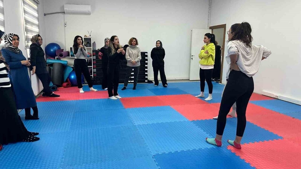 Diyarbakır'da Kadınlar İçin Yakın Savunma Atölyesi Düzenlendi