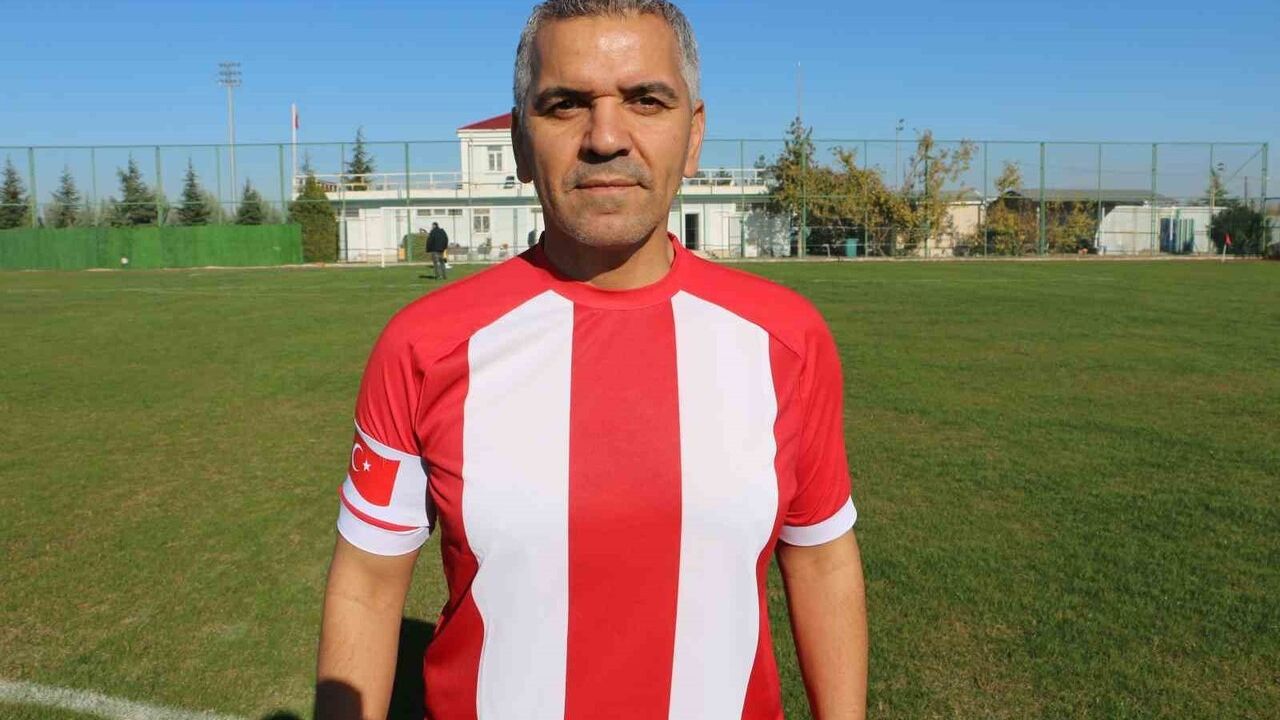 Diyarbakır'da Öğretmenler Günü İçin Dostluk Maçı Düzenlendi