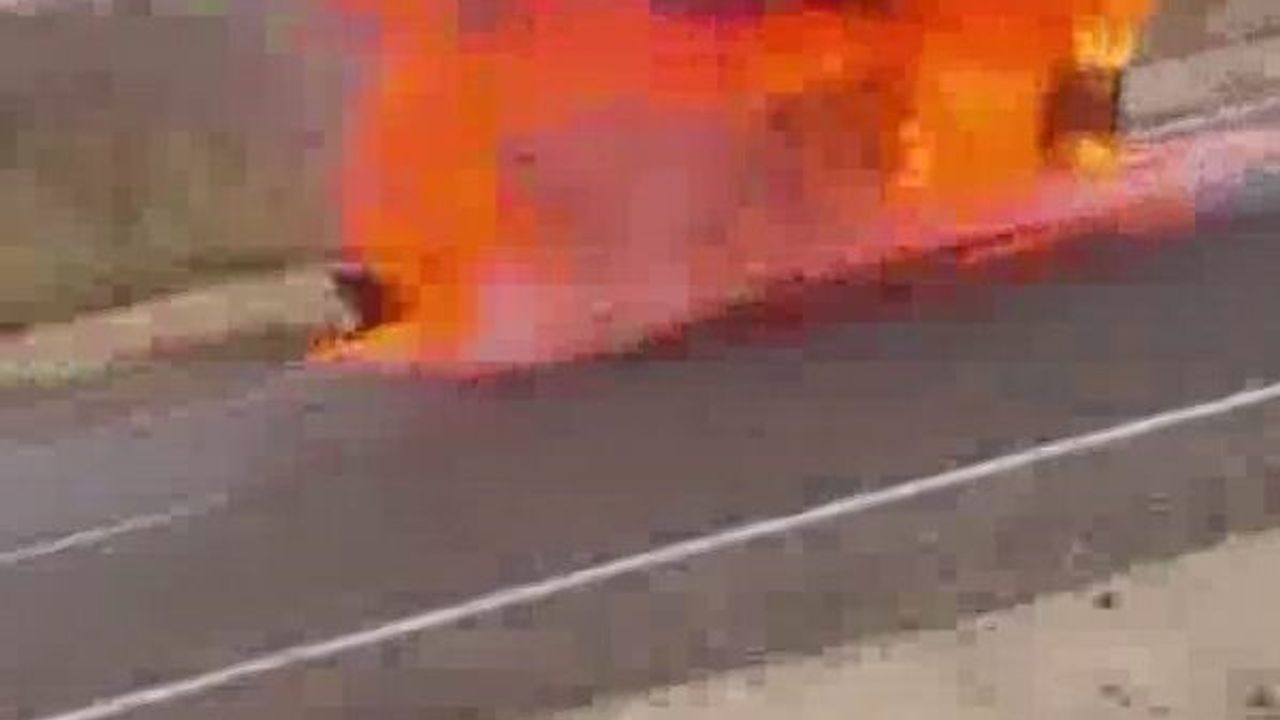 Diyarbakır'da Seyir Halindeki Araç Yangın Çıkardı