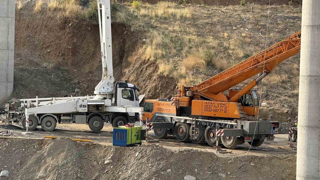 Diyarbakır'da Viyadük İnşaatında Çökmenin Sonucu: 3 Hayatını Kaybetti